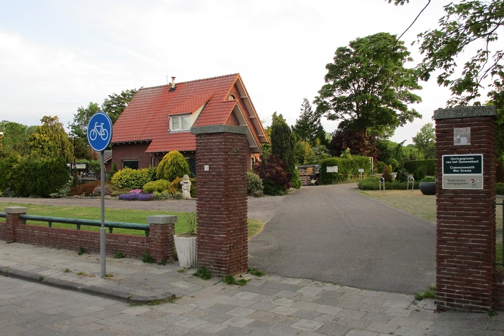 Commonwealth War Graves Municipal Cemetery Franeker #1