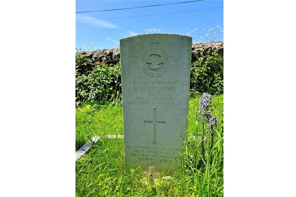 Commonwealth War Grave St. Mary Churchyard #1