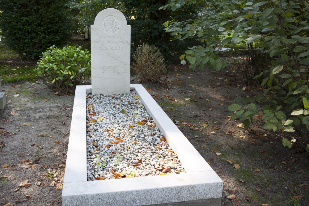 Dutch War Graves Protestant Cemetery De Leeuwer Enk Wageningen #4