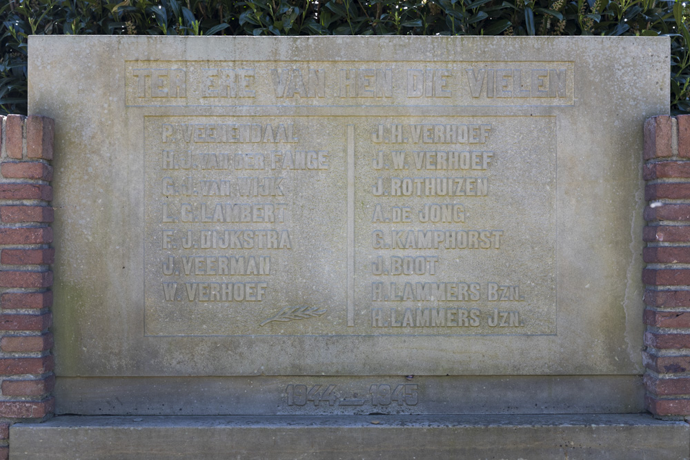 War Memorial De Glind #3