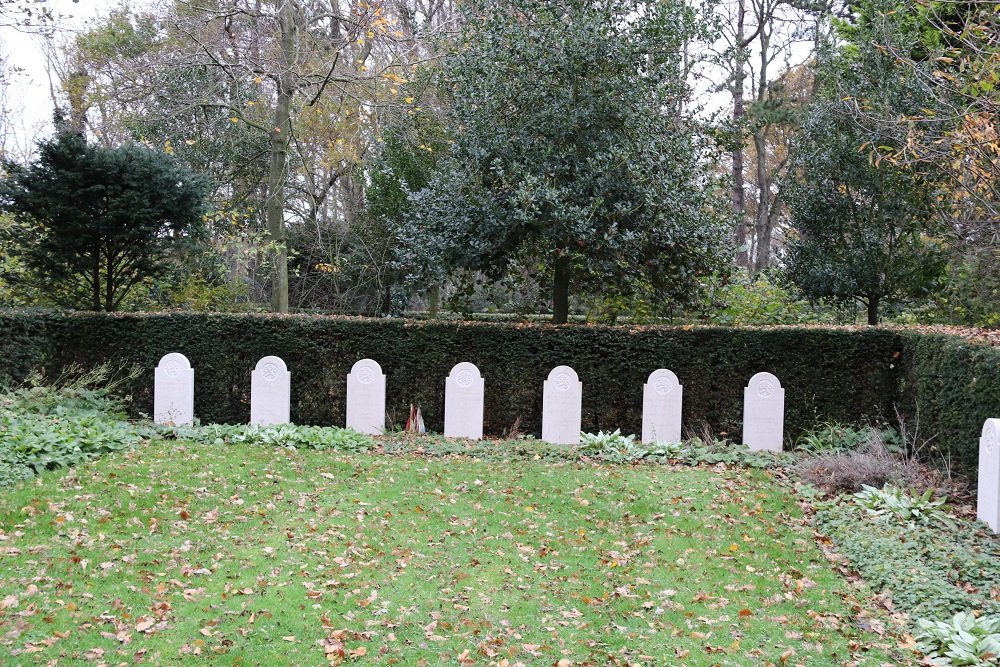 Dutch War Graves Municipal Cemetery Churchyard Huisduinen #3
