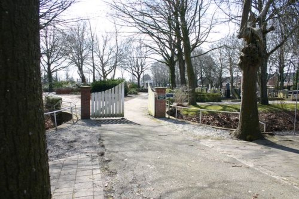 Dutch War Graves Old General Cemetery Uithuizen #1