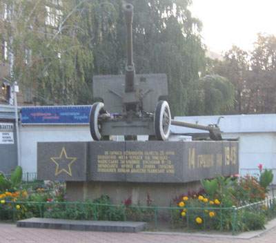 Monument 25e Jubileum Bevrijding Cherkasy (76mm ZiS-3 Veldkanon) #1