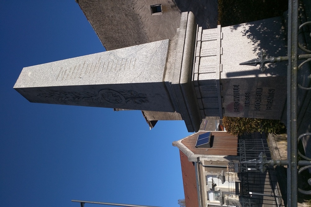 Oorlogsmonument Bayonville-sur-Mad #2