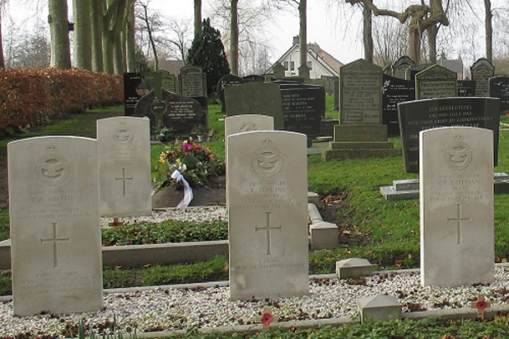 Commonwealth War Graves Protestant Churchyard Westergeest #4