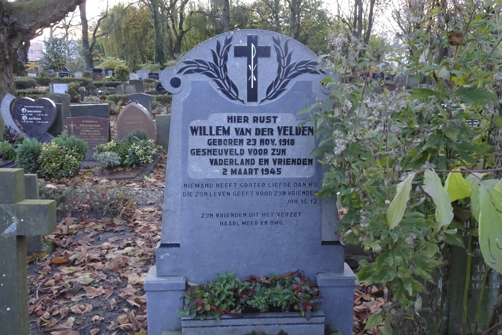 Nederlandse Oorlogsgraven Rooms Katholieke Begraafplaats Hoorn #2