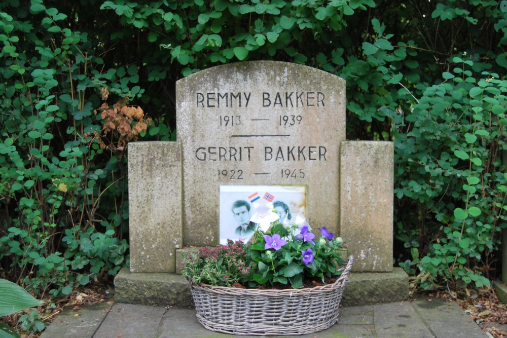 Dutch War Graves Oosterbegraafplaats Enschede #3