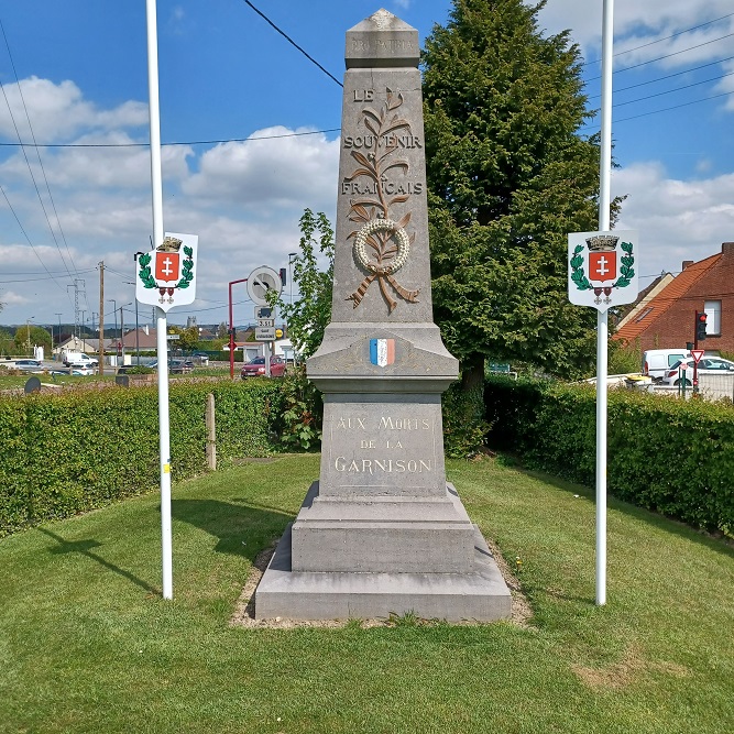 Monument Gevallenen van het Garnizoen Begraafplaats Longuenesse #2