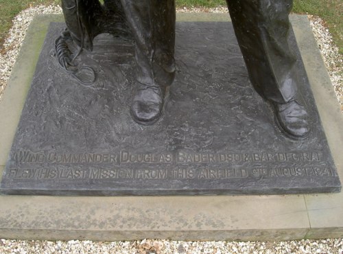 Statue Douglas Bader #2