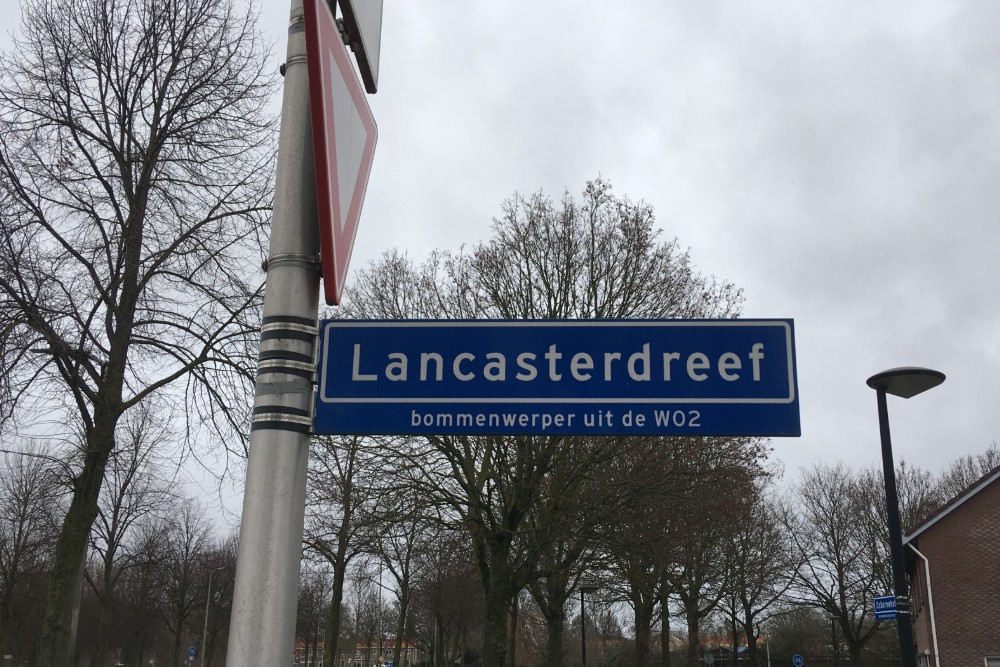 Monument Bemanning Lancaster Bommenwerper ED357 Dronten #3