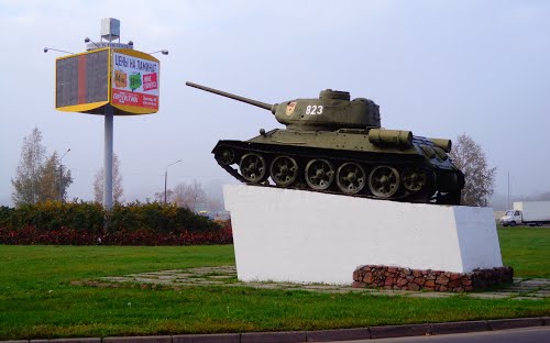 Bevrijdingsmonument (T-34/85 Tank) Polotsk #1