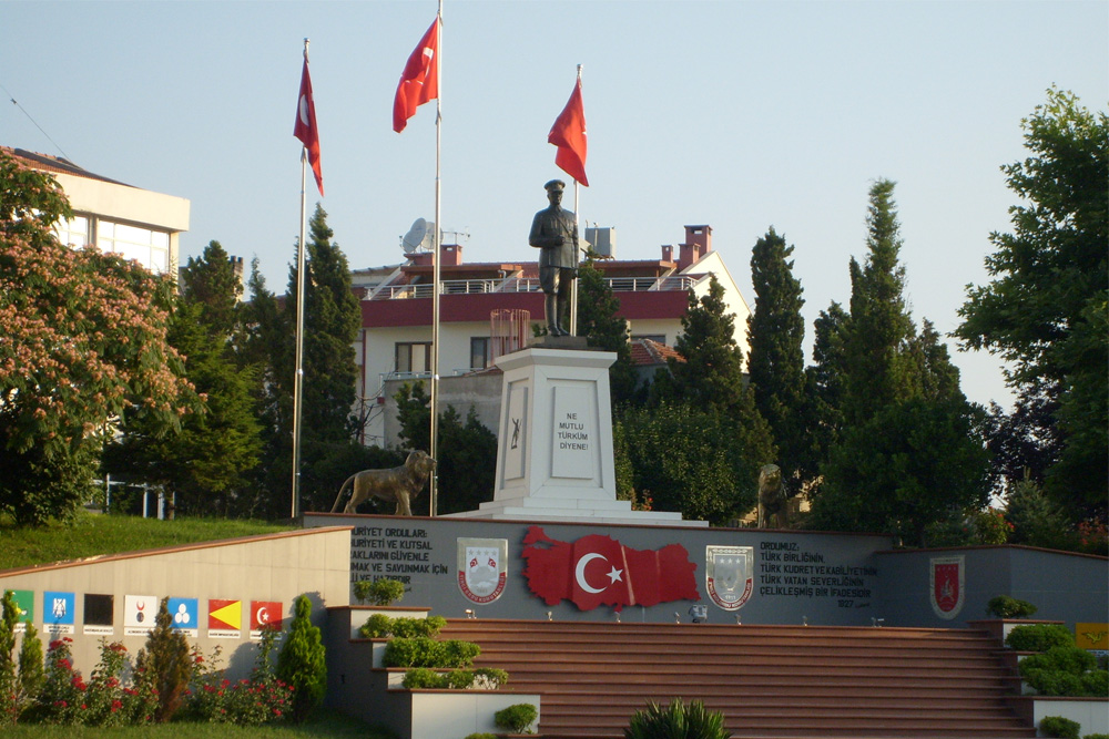 Republiek Turkije Monument #1