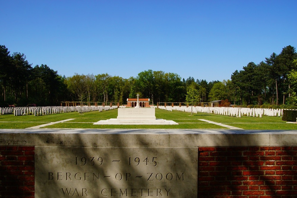 Commonwealth War Cemetery Bergen op Zoom #6