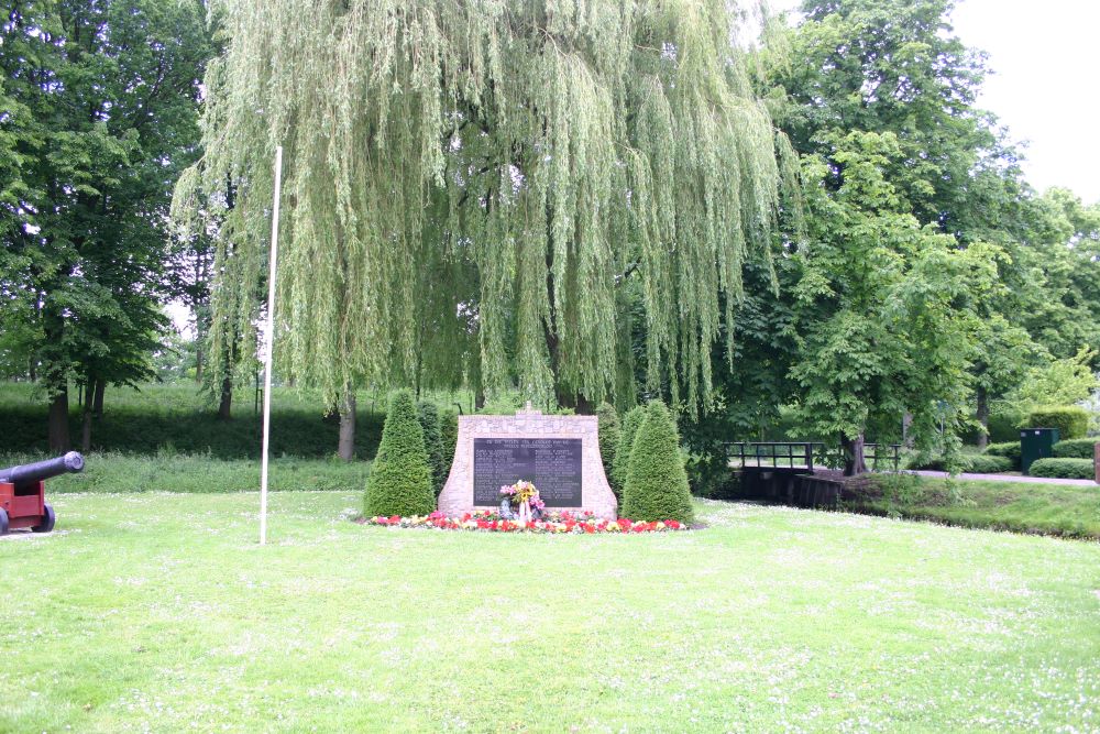 Oorlogsmonument Willemstad #1