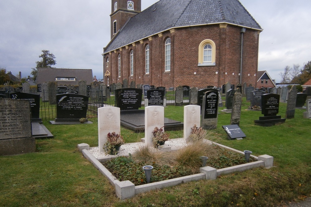 Commonwealth War Graves Protestant Churchyard Driesum #1