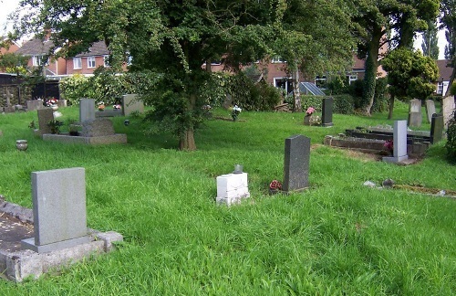 Commonwealth War Graves St Michael Churchyard