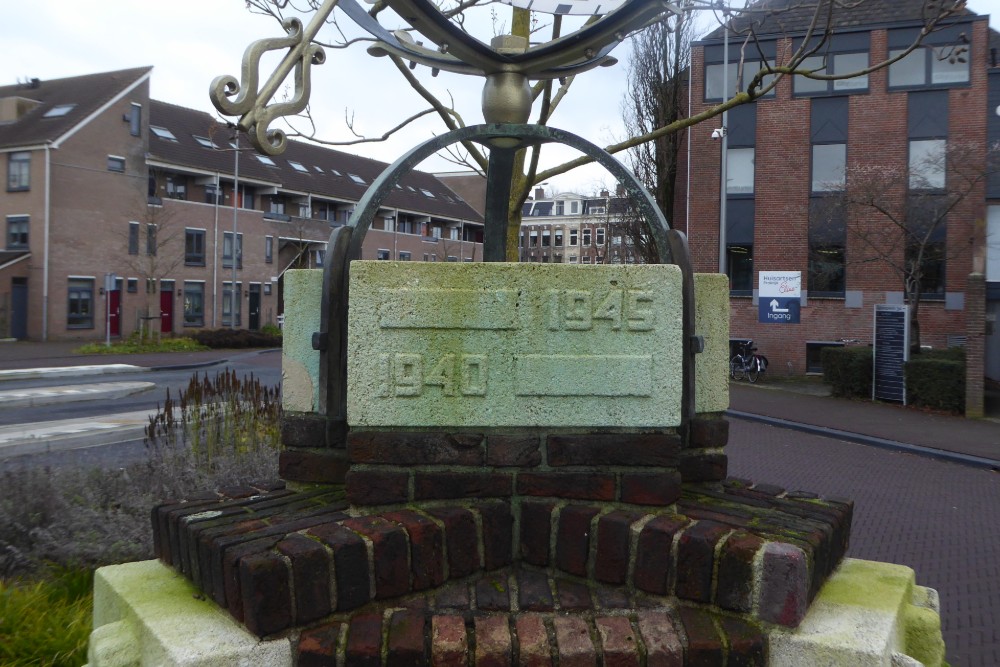 Monument Stationsplein Weesp #3