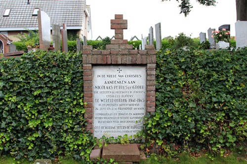 Memorial N.P. de Groot R.C. Cemetery Akersloot #2
