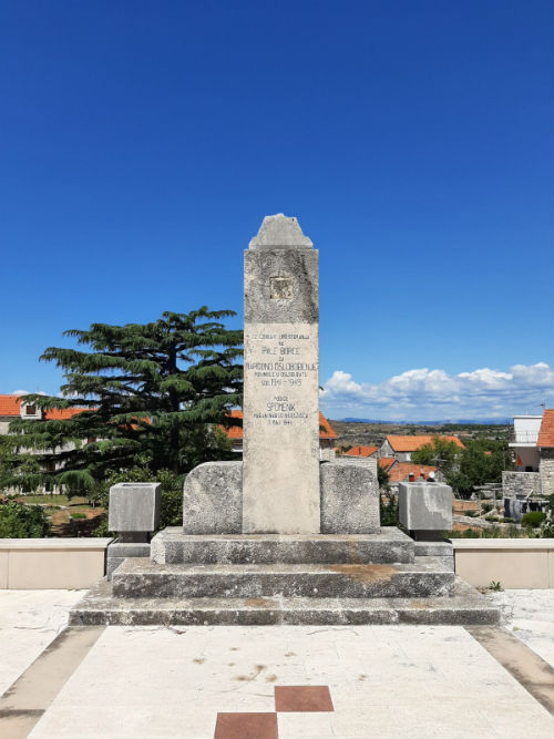 Oorlogsmonument Nezerisce #2