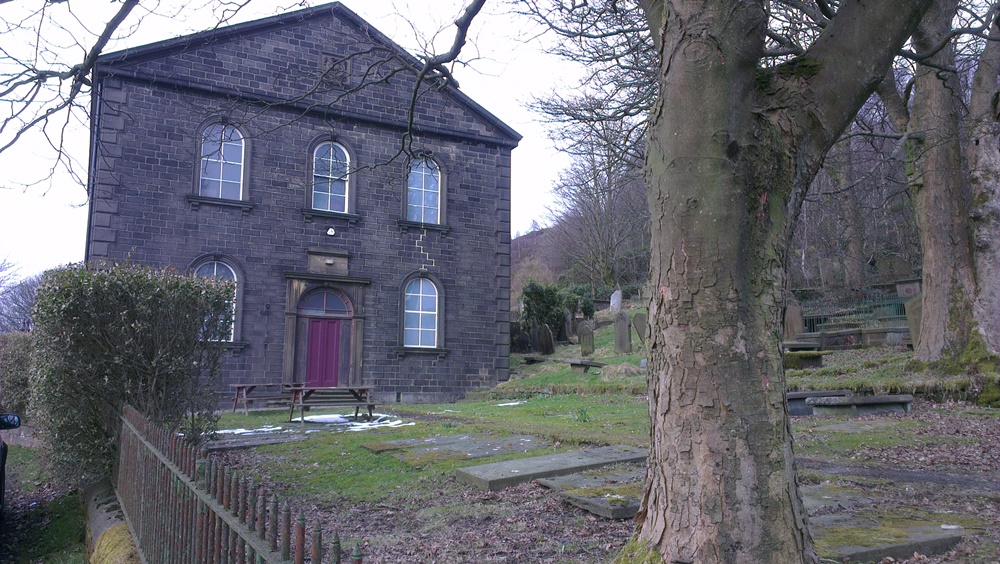 Commonwealth War Graves Wainsgate Baptist Chapelyard #1