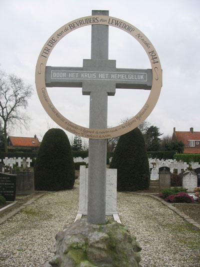 Bevrijdingsmonument Lewedorp #1