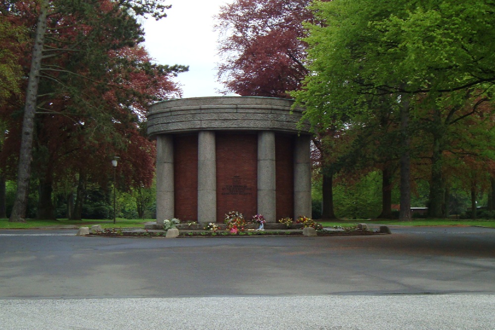 Duitse Oorlogsgraven Begraafplaats Friedhof Ohlsdorf Hamburg #1