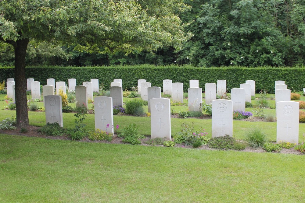 Commonwealth War Cemetery Gaurain-Ramecroix #2