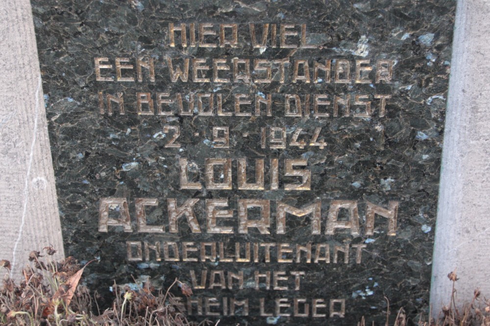Monument Verzetsstrijder Louis Ackerman #3