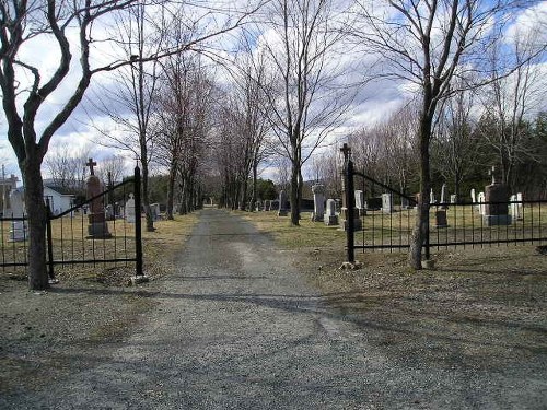 Commonwealth War Grave Sacr-Coeur-de-Marie Roman Catholic Cemetery