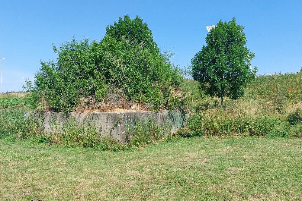 Unfinished Group Shelter Vechten