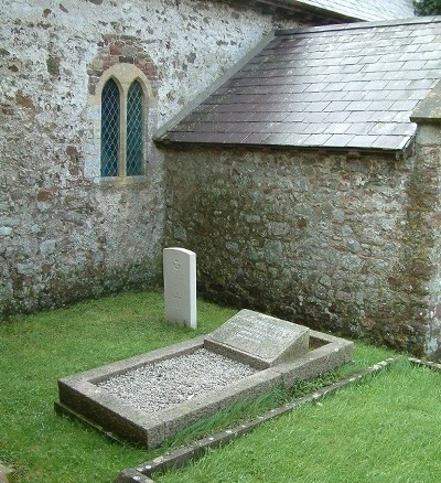 Commonwealth War Grave St Cennydd Churchyard #1