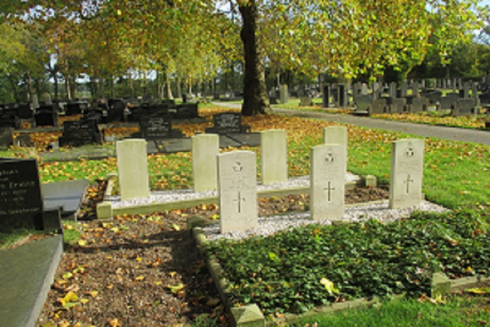 Oorlogsgraven van het Gemenebest Gemeentelijke Begraafplaats Gieten #4
