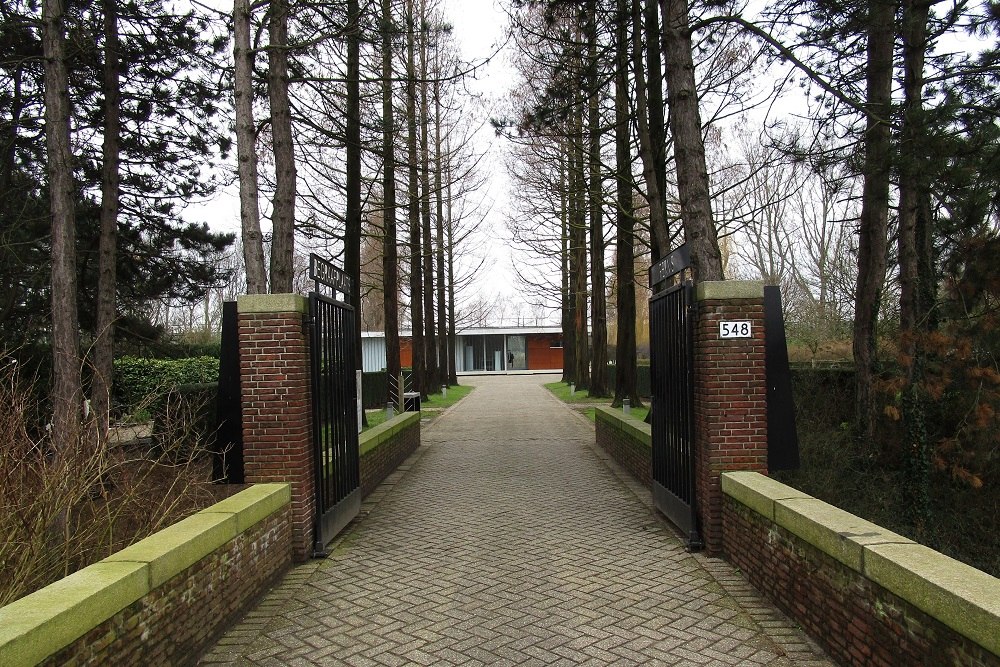 Dutch War Graves Pernis #1