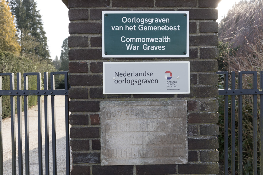 Oorlogsgraven van het Gemenebest Algemene Begraafplaats Zoelen #3