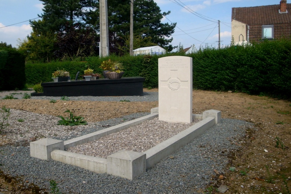 Commonwealth War Grave Staple