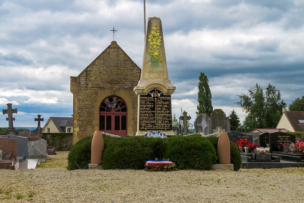 Oorlogsmonument Begraafplaats Aiglemont