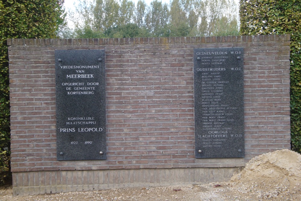 Vredesmonument Meerbeek #1