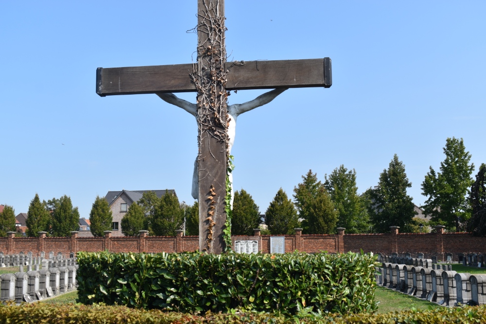 Monument uit Dankbaarheid Gemeentelijke Begraafplaats Hasselt #3
