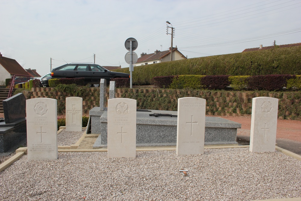 Oorlogsgraven Gemeentelijke Begraafplaats Lumbres #2