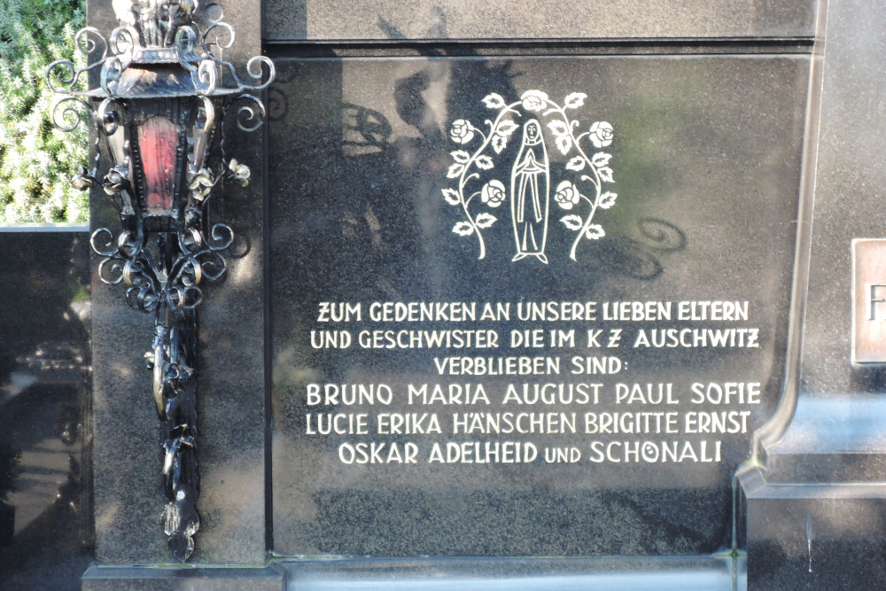 Memorial Grave Schtlen #3