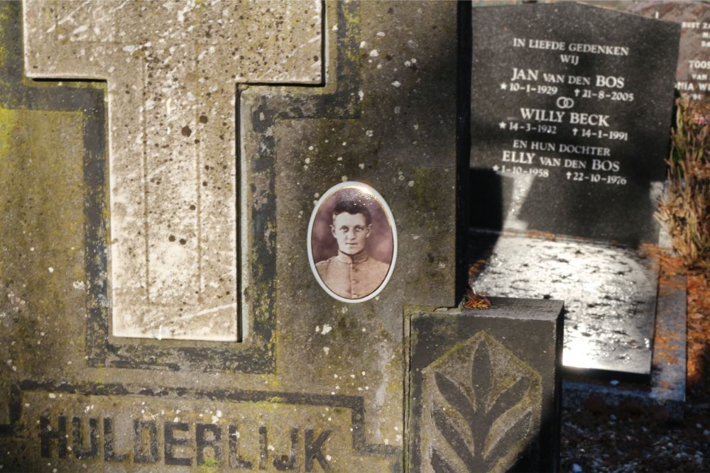 Dutch War Graves Roman Catholic Cemetery Wamel #3