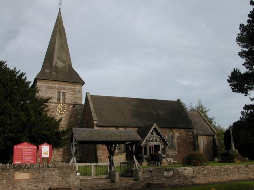 Oorlogsgraf van het Gemenebest St. Kenelm Churchyard #1