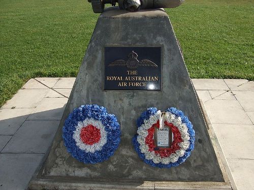 Memorial RAF Hunsdon #1