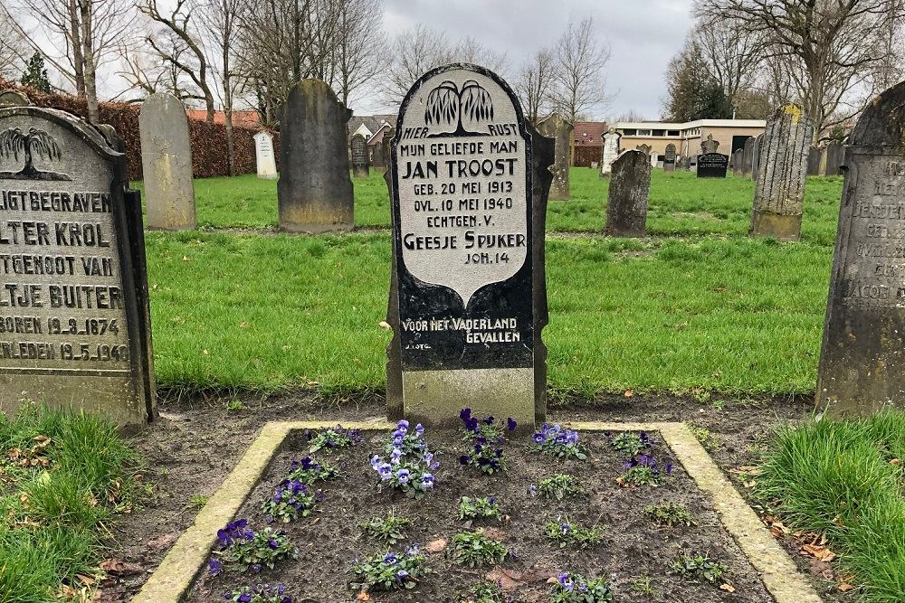 Dutch War Grave Rouveen #4