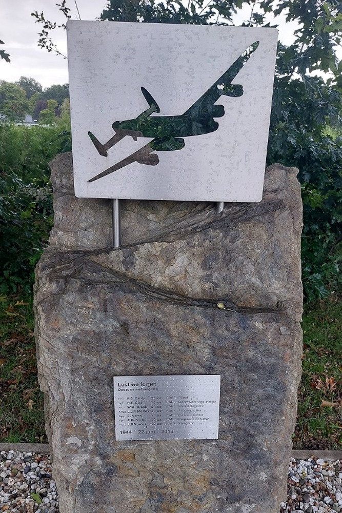 Crash Site Lancaster LM592 Heuvelweg Walik #3