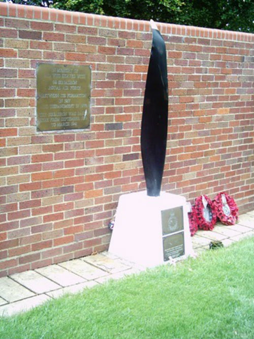 Monument Vickers Wellington 1c T-2888 LN-R #2