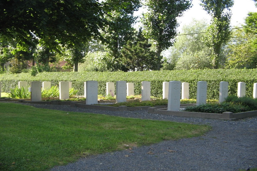 Commonwealth War Graves Wulpen #2