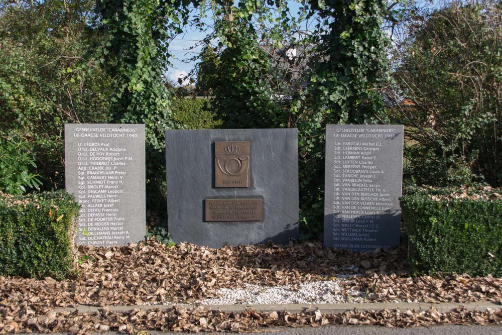 Monument Gesneuvelde Karabiniers Adegem #1