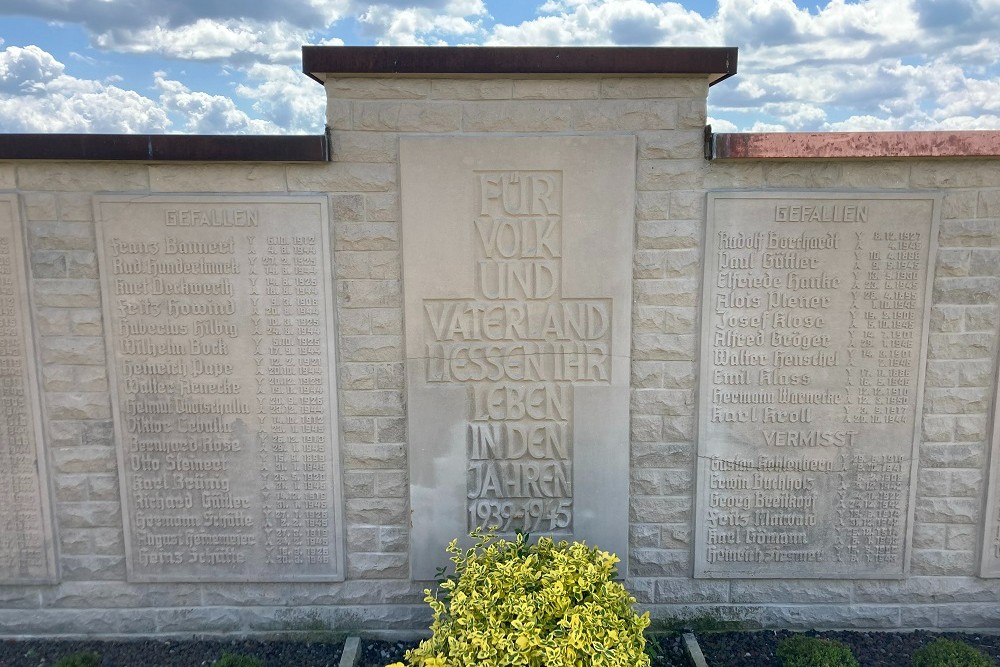 Duits Oorlogsmonument Tweede Wereldoorlog Dielmissen #3