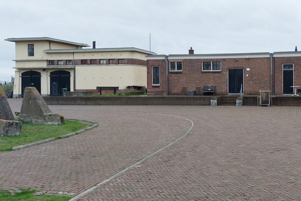 German Elevator Building Hoek van Holland #3